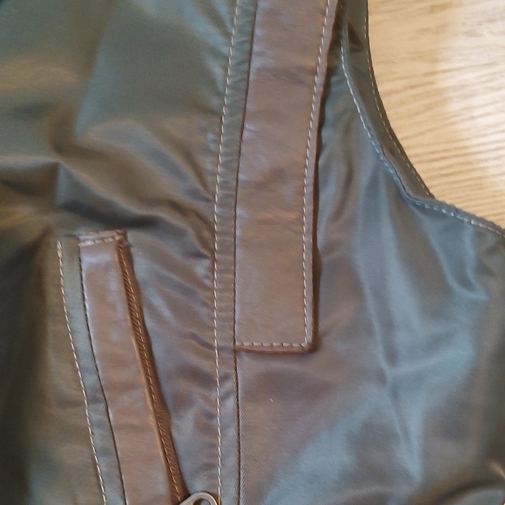 My Tribe Ladies Green Waterproof Vest with Brown Leather Detail Size Large EUC - Picture 4 of 14